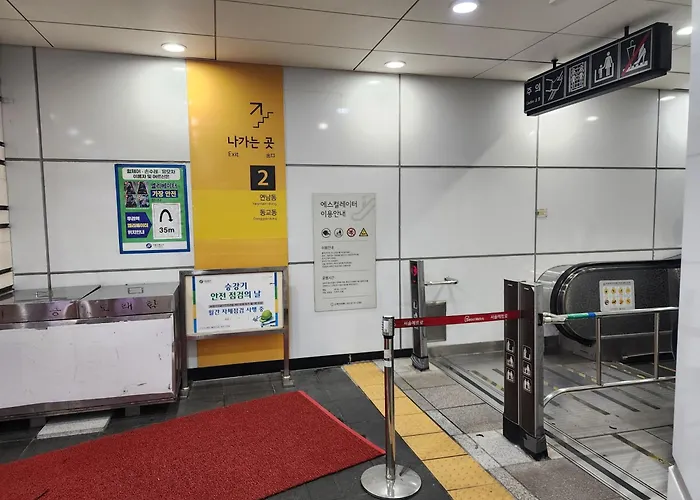 Hongdae Station, Exit 2 아파트 서울특별시