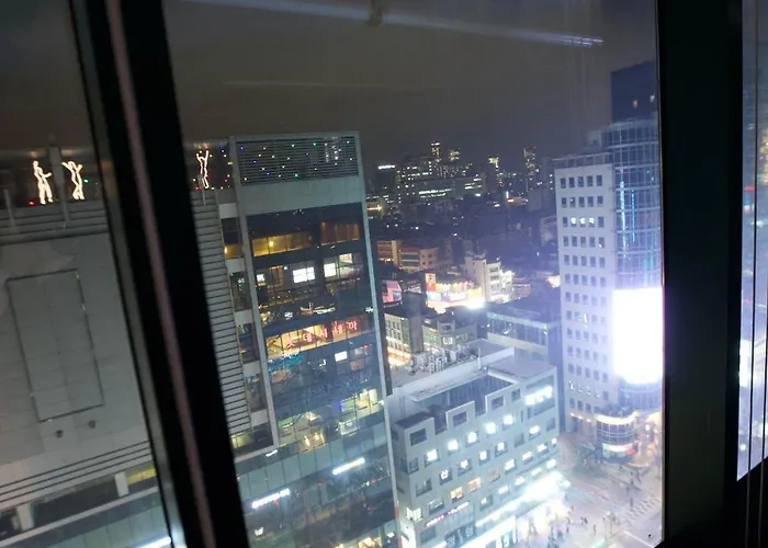 Hongdae Station, Exit 2 아파트 서울특별시