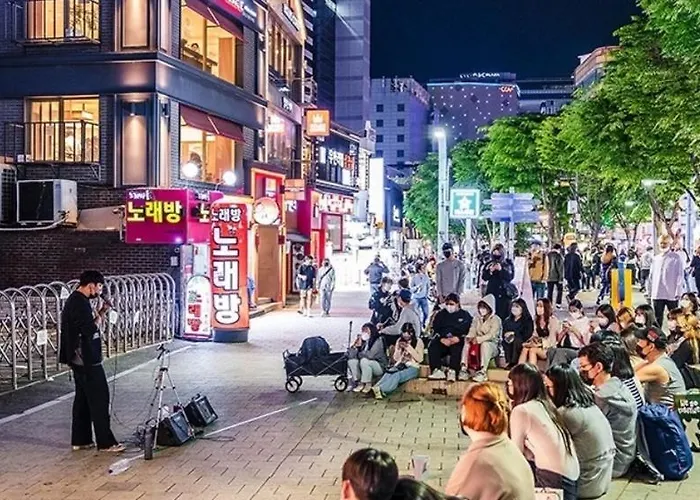 아파트 Hongdae Station, Exit 2 *