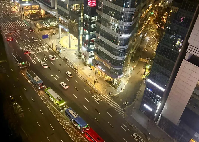 아파트 Hongdae Station, Exit 2 *