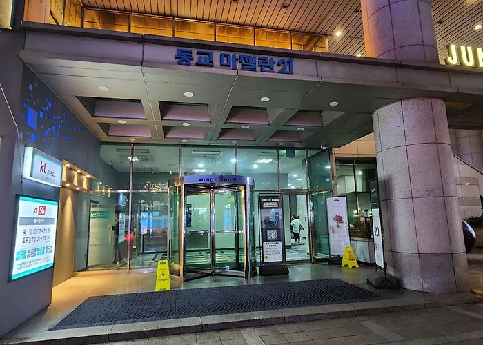 아파트 Hongdae Station, Exit 2 *